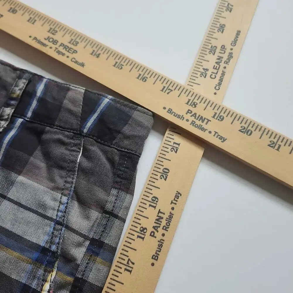 Quiksilver Gray Plaid Casual Shorts Size 34 Style 104111